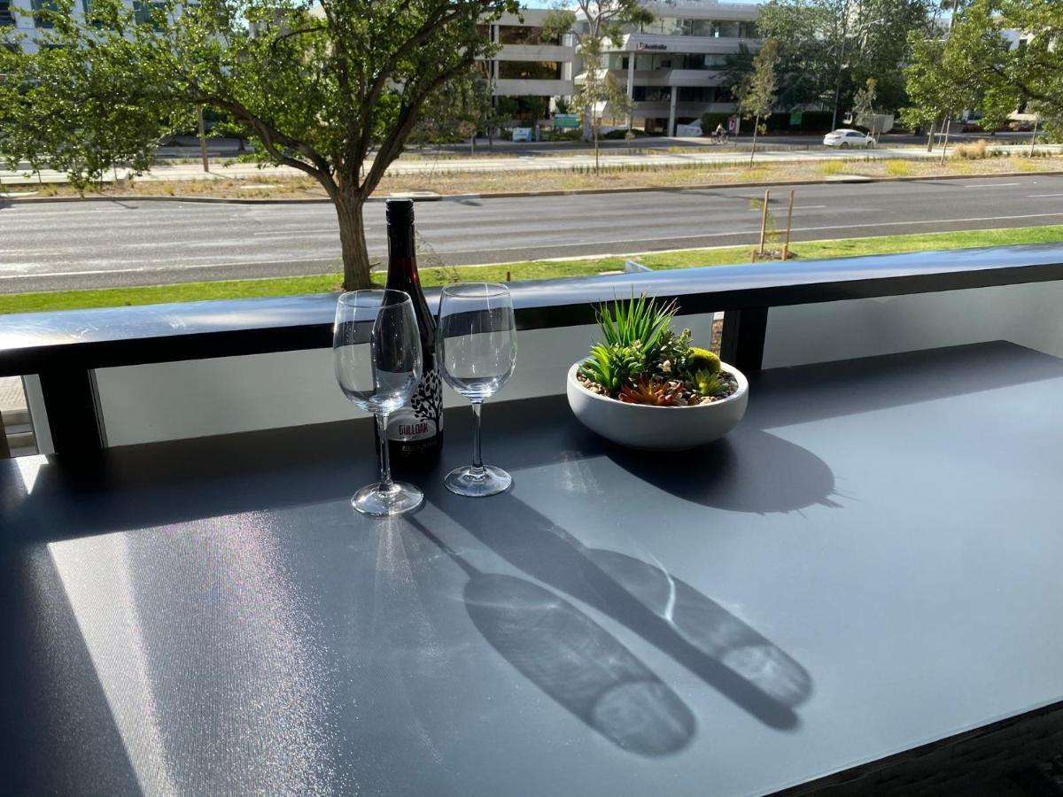 Midnight Luxe 1Br 1Bath Apartment 104 In The Heart Of Braddon Pool Sauna Secure Parking Wine Wifi Kanberra Dış mekan fotoğraf
