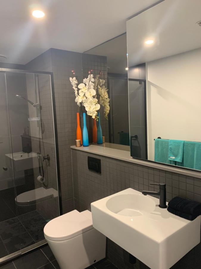 Midnight Luxe 1Br 1Bath Apartment 104 In The Heart Of Braddon Pool Sauna Secure Parking Wine Wifi Kanberra Dış mekan fotoğraf