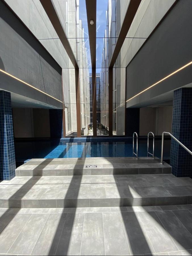 Midnight Luxe 1Br 1Bath Apartment 104 In The Heart Of Braddon Pool Sauna Secure Parking Wine Wifi Kanberra Dış mekan fotoğraf
