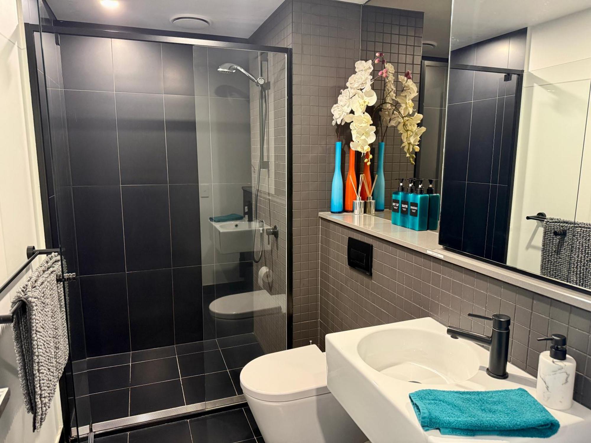 Midnight Luxe 1Br 1Bath Apartment 104 In The Heart Of Braddon Pool Sauna Secure Parking Wine Wifi Kanberra Dış mekan fotoğraf