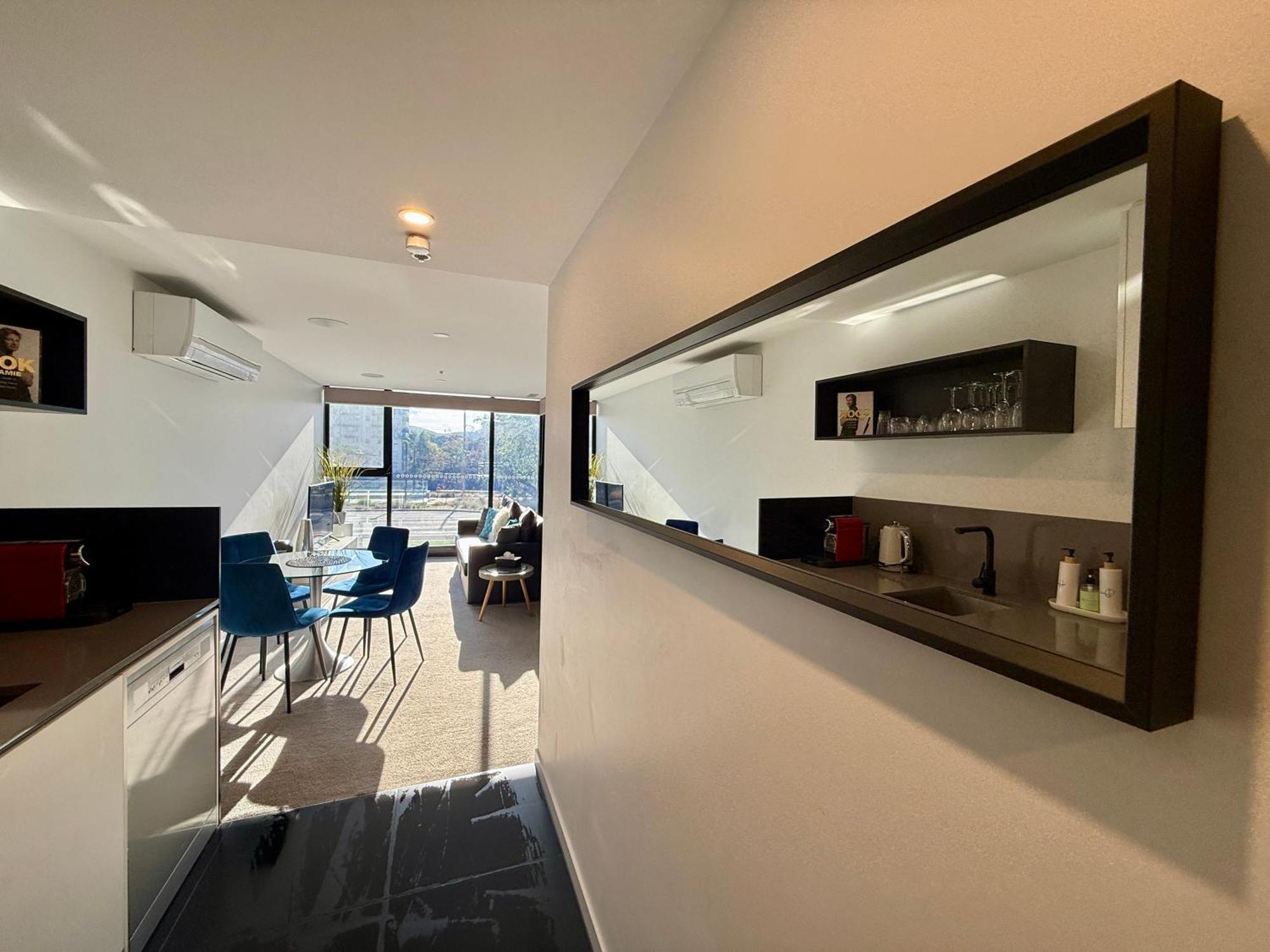 Midnight Luxe 1Br 1Bath Apartment 104 In The Heart Of Braddon Pool Sauna Secure Parking Wine Wifi Kanberra Dış mekan fotoğraf