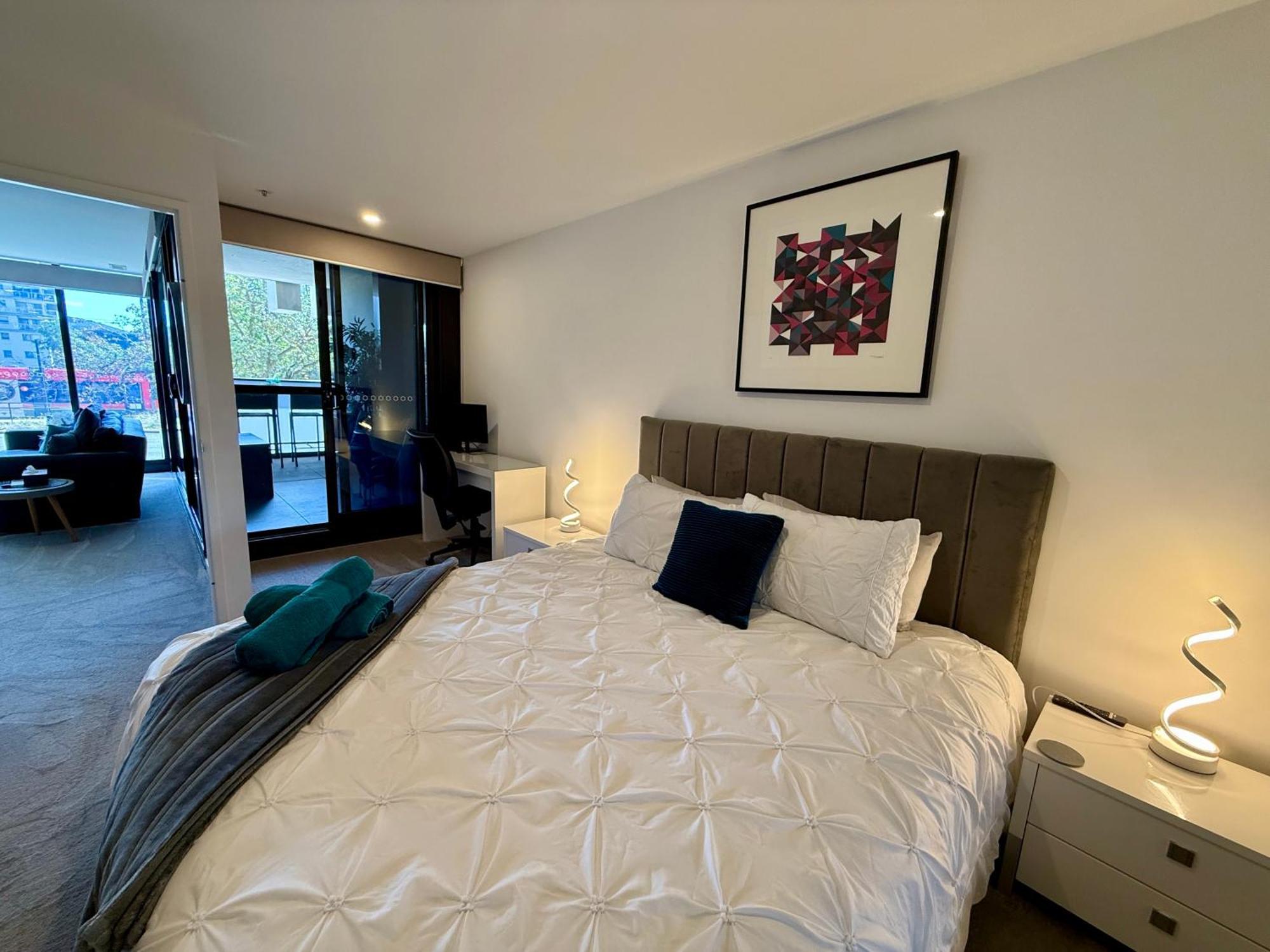 Midnight Luxe 1Br 1Bath Apartment 104 In The Heart Of Braddon Pool Sauna Secure Parking Wine Wifi Kanberra Dış mekan fotoğraf